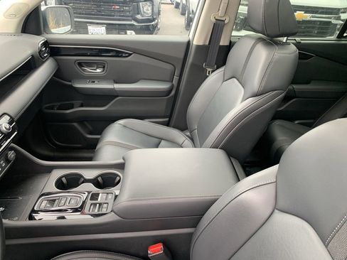 Used 2023 Honda Pilot Touring image 14