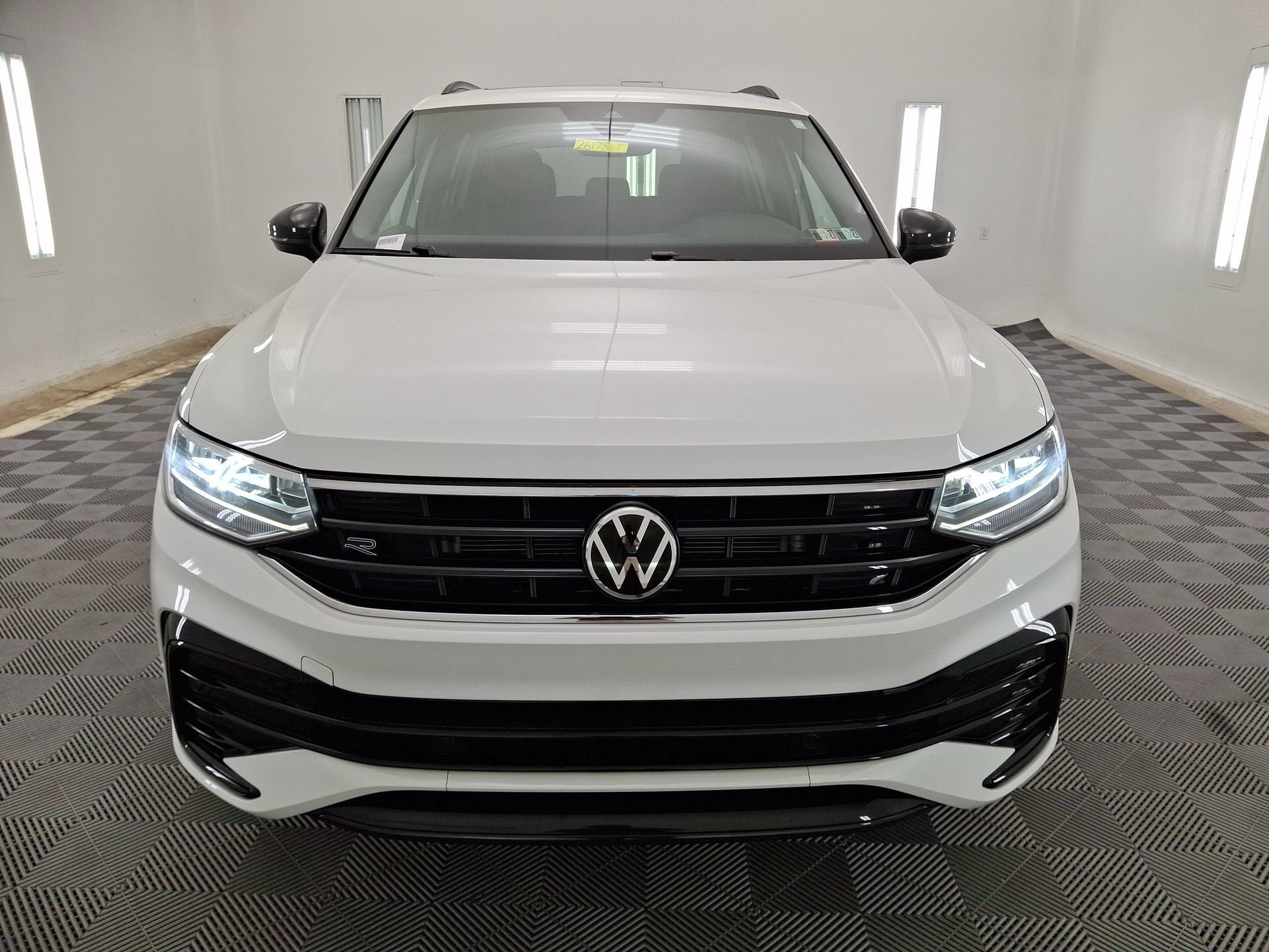 Used 2024 Volkswagen Tiguan SE R-Line AWD/4WD image 29