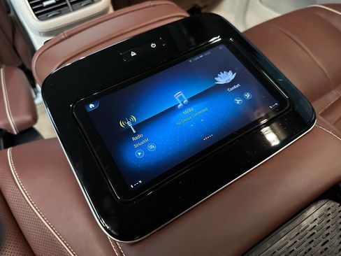 Used 2023 Mercedes-Benz Maybach GLS 600 4MATIC image 35