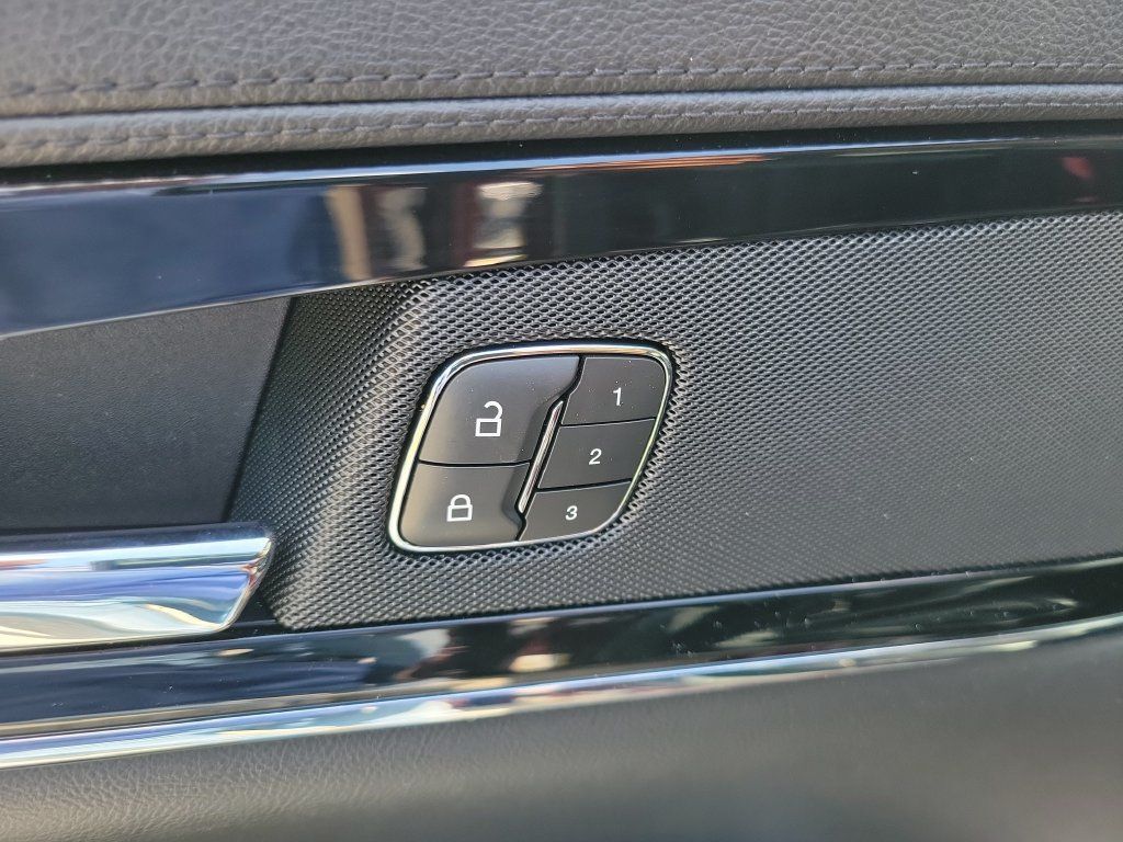 Used 2022 Lincoln Nautilus FWD w/ Premium Package image 18