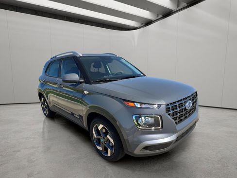 Used 2025 Hyundai Venue SEL image 7