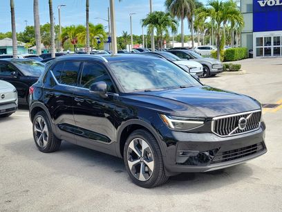 Certified 2025 Volvo XC40 B5 Plus w/ Protection Package Premier