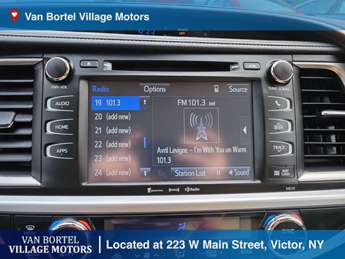 Used 2017 Toyota Highlander XLE AWD/4WD image 19