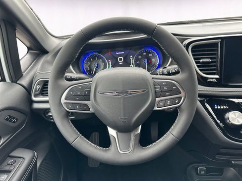 New 2026 Chrysler Pacifica Select FWD image 12