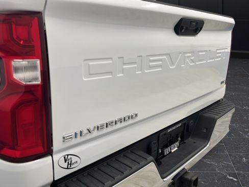 Used 2022 Chevrolet Silverado 2500 LTZ AWD/4WD image 33