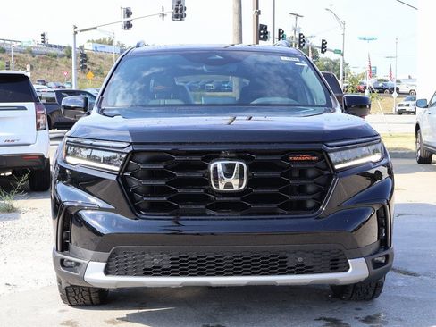New 2025 Honda Pilot TrailSport image 2