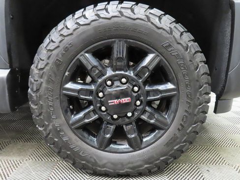 Used 2025 GMC Sierra 2500 AT4 w/ AT4 Premium Plus Package image 8