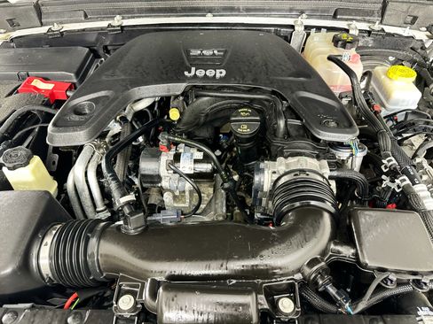 Used 2021 Jeep Wrangler Unlimited Sahara image 36