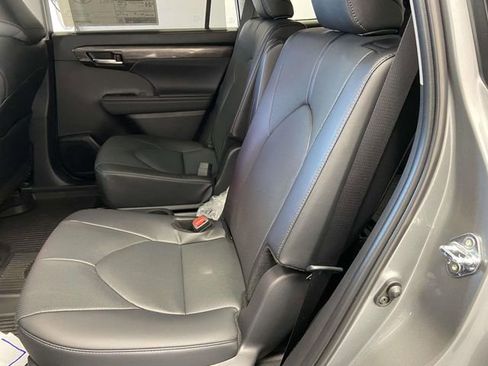 Used 2026 Toyota Highlander Limited image 15