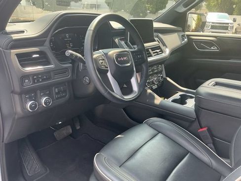 Used 2024 GMC Yukon SLT w/ SLT Luxury Package AWD/4WD image 12