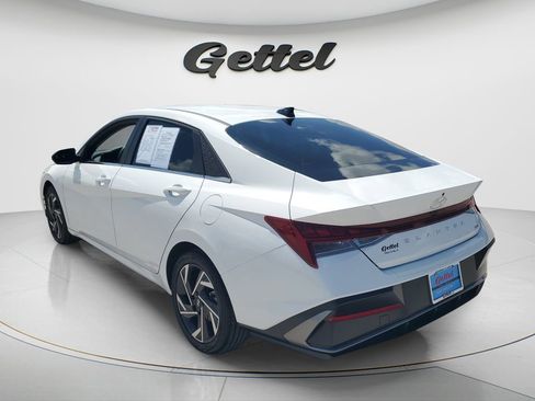 Used 2025 Hyundai Elantra Limited FWD image 7