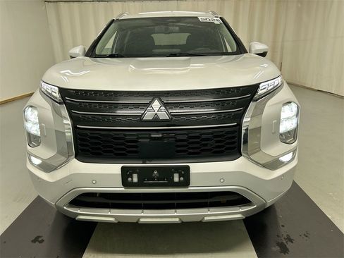 Used 2022 Mitsubishi Outlander SEL image 3