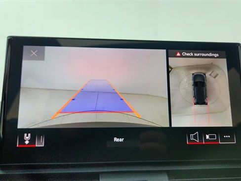 Used 2025 Audi Q5 e Premium Plus w/ Premium Plus Package image 45