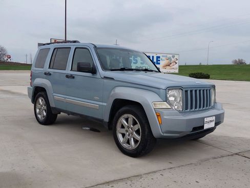 Used 2012 Jeep Liberty Sport image 7