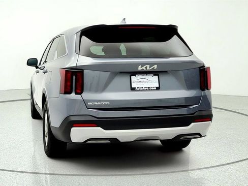 Used 2025 Kia Sorento LX FWD image 6
