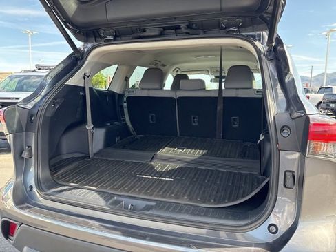 Used 2020 Toyota Highlander LE AWD/4WD image 25
