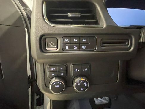 Used 2023 Chevrolet Tahoe Z71 w/ Luxury Package image 20