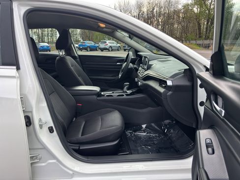 Used 2024 Nissan Altima 2.5 SV image 13