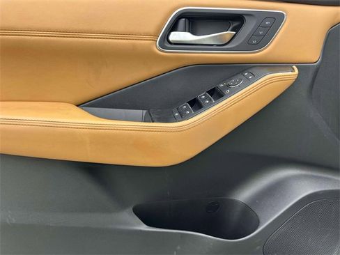 Used 2022 Nissan Rogue Platinum w/ Head-Up Display Package image 18