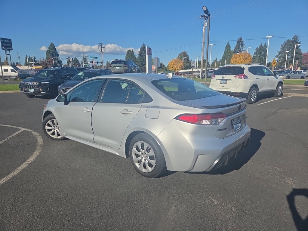 Used 2026 Toyota Corolla LE FWD image 5