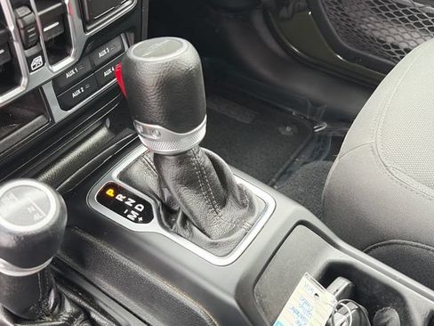 Used 2022 Jeep Gladiator Overland AWD/4WD image 32