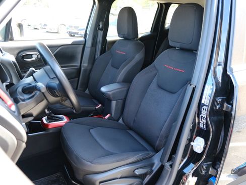 Used 2019 Jeep Renegade Trailhawk AWD/4WD image 9