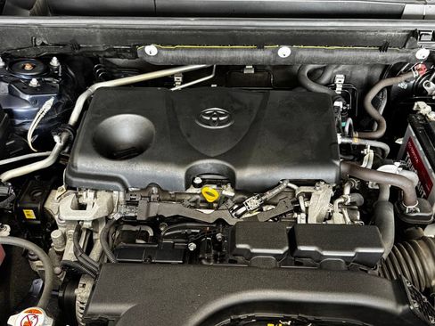 Used 2019 Toyota RAV4 XLE w/ Convenience Package FWD image 20