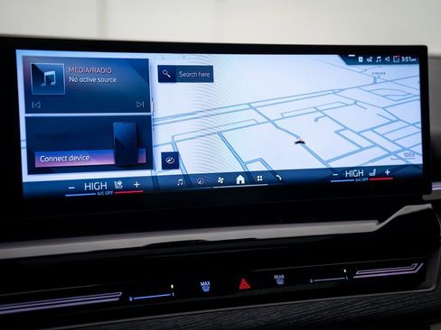 Certified 2025 BMW 530i xDrive image 29