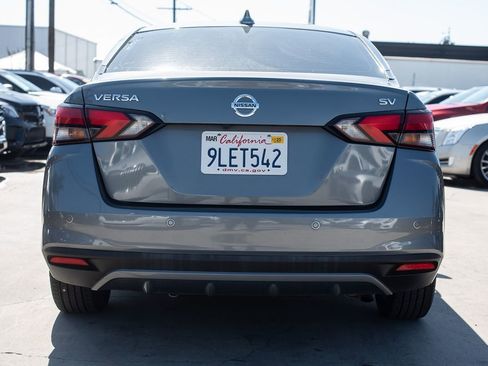 Used 2021 Nissan Versa SV image 4