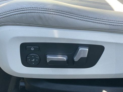 Used 2021 BMW X5 xDrive40i w/ M Sport Package image 13