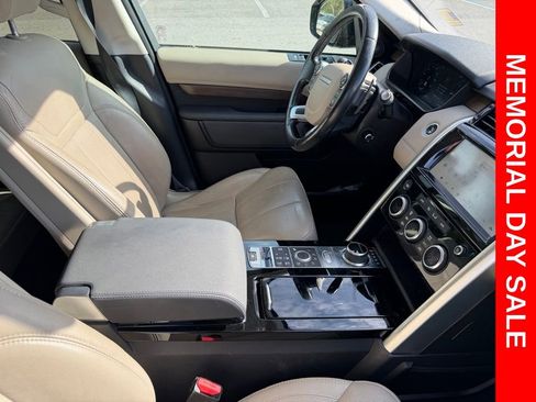 Used 2018 Land Rover Discovery HSE AWD/4WD image 16