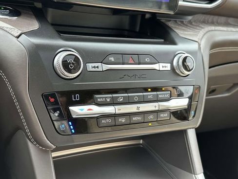 Used 2020 Ford Explorer Platinum image 16