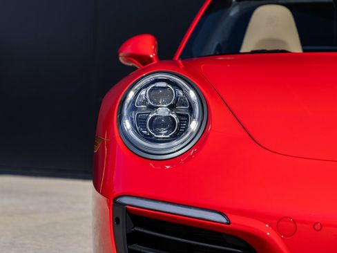 Certified 2019 Porsche 911 Targa 4S image 22