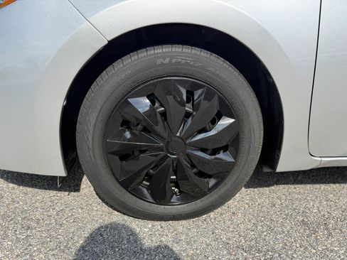 Used 2017 Toyota Corolla LE w/ Carpet Mat Package (TMS) FWD image 13