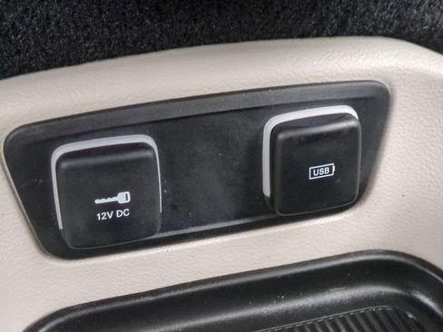 Used 2020 Chrysler Pacifica Limited w/ Tire & Wheel Group image 34