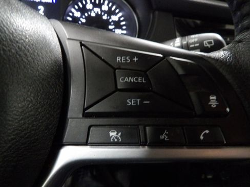 Used 2018 Nissan Rogue SL AWD/4WD image 18