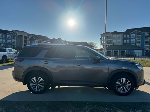 Used 2023 Nissan Pathfinder SL image 9