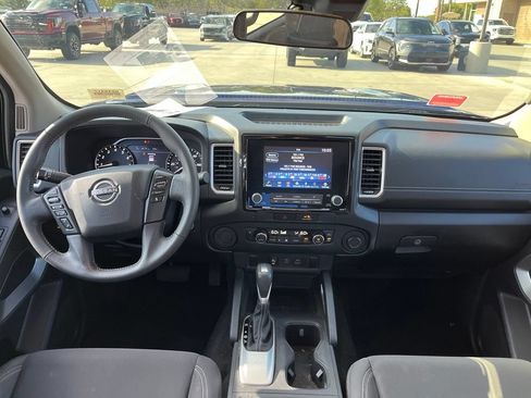 Used 2022 Nissan Frontier SV w/ Technology Package RWD image 17