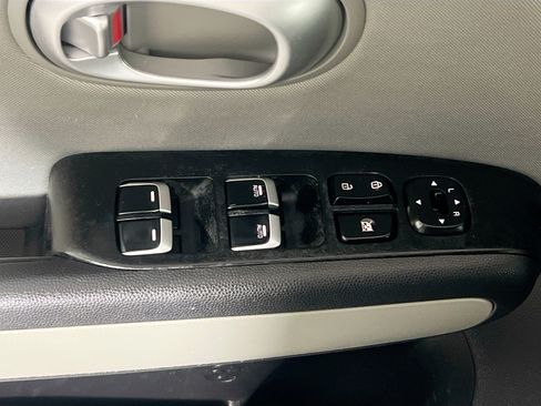 Used 2018 Kia Soul + FWD image 15