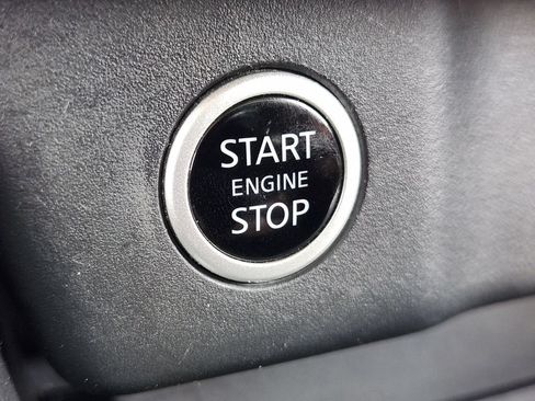Used 2022 Nissan Rogue SV FWD image 16