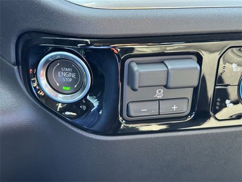 New 2025 Chevrolet Silverado 1500 LT w/ Convenience Package II image 17