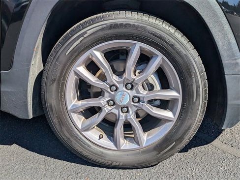 Used 2023 GMC Terrain SLT image 11