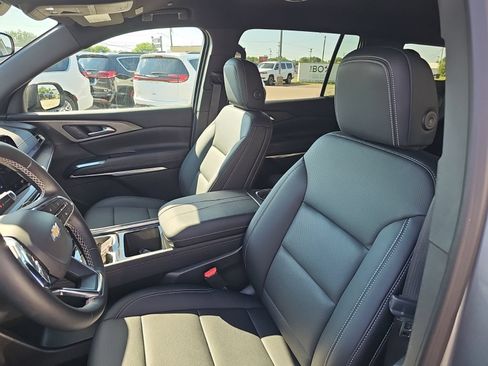 Used 2026 Chevrolet Traverse LT AWD/4WD image 10
