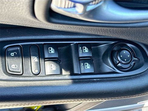 Used 2018 Jeep Compass Limited w/ Navigation Group image 18