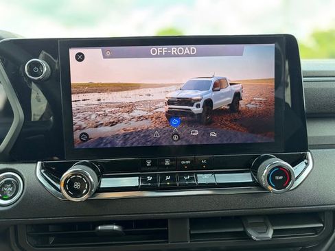 Used 2023 Chevrolet Colorado Trail Boss w/ LPO, Dark Essentials Package AWD/4WD image 17