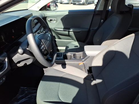 Used 2025 Kia K4 LXS image 14