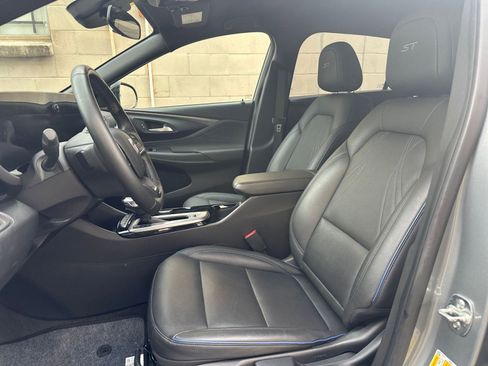 Used 2025 Buick Envista Sport Touring image 24