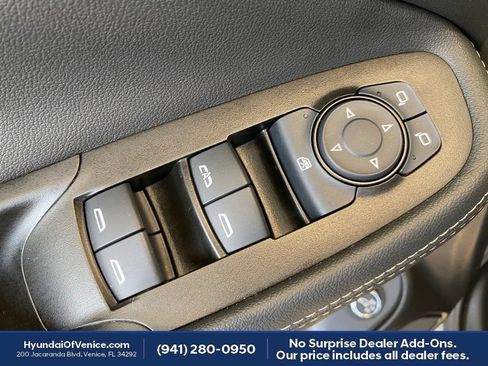 Used 2022 Buick Encore GX Essence w/ Experience Buick Package FWD image 21