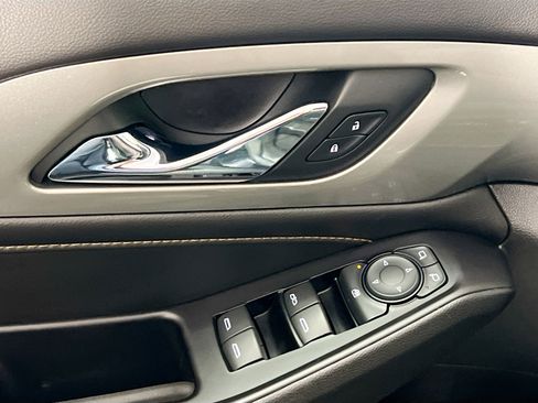 Used 2019 Chevrolet Traverse LT image 16