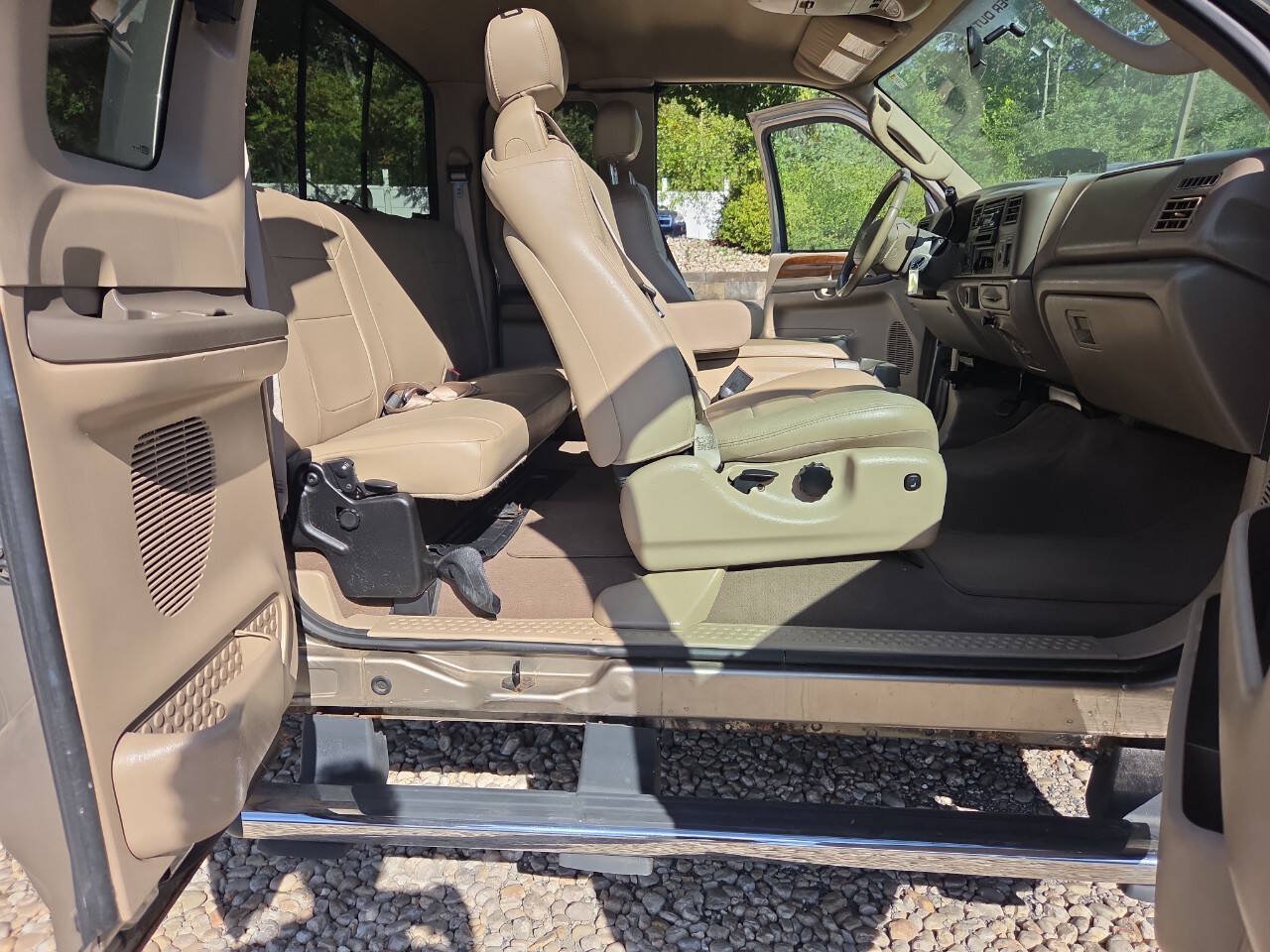 Used 2004 Ford F250 Lariat AWD/4WD image 32
